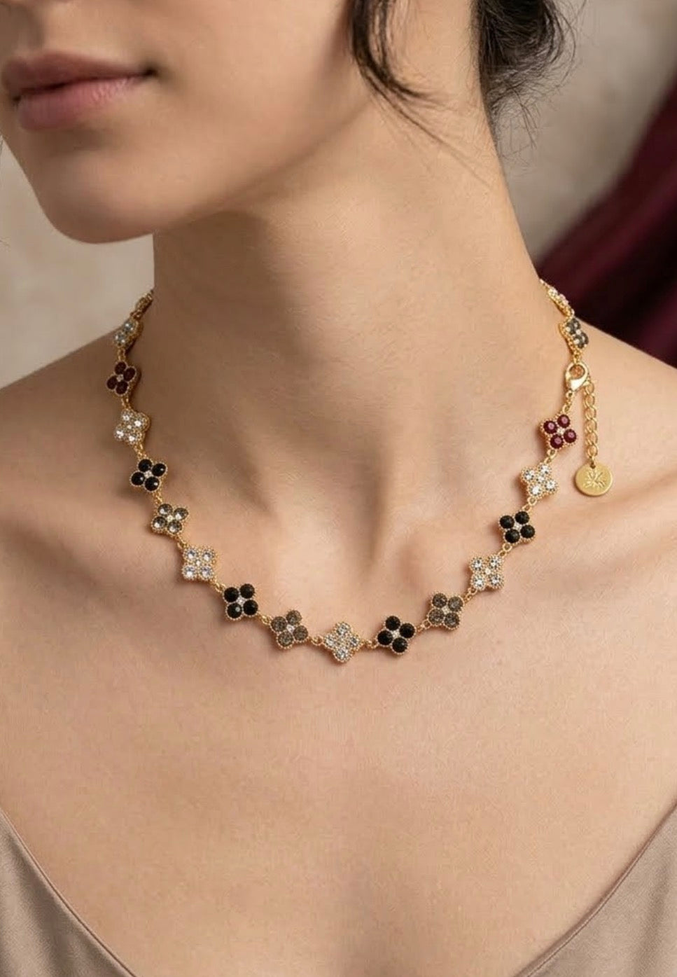Collana flower brown